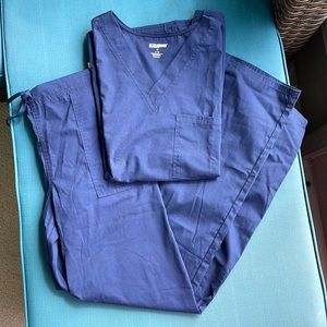 Men’s scrubs top and bottom